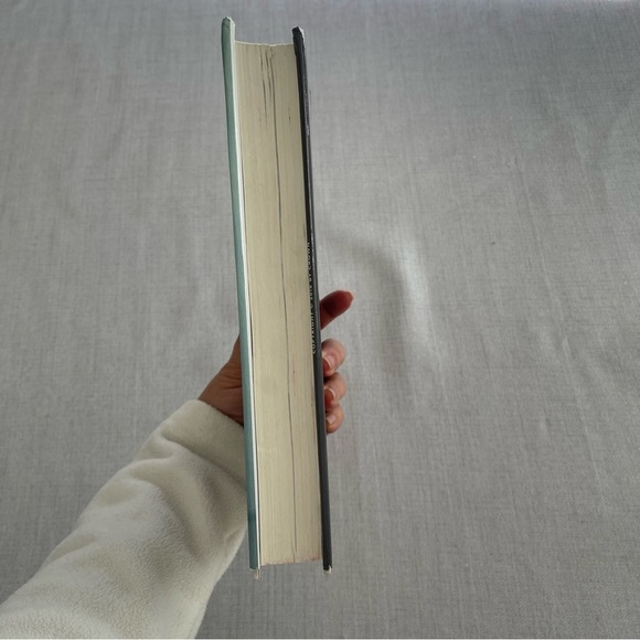 Becoming - Large Print by Michelle Obama - Picture 4 of 7